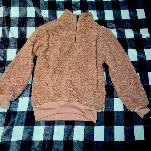 American Eagle fuzzy soft pull over - Picture 1 of 2